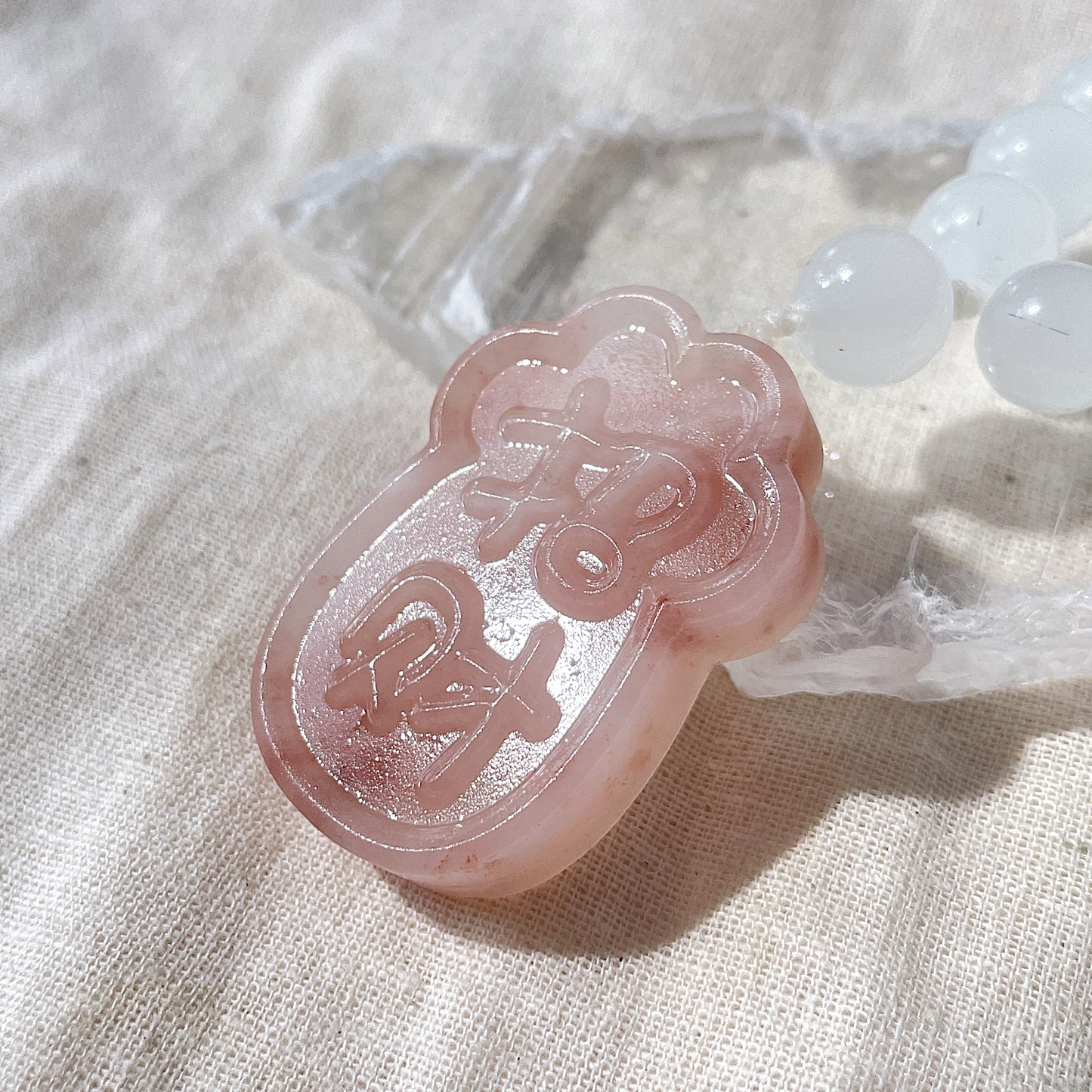 She-Tai Jinsi Jade Cat Paw Sculpture 佘太翠