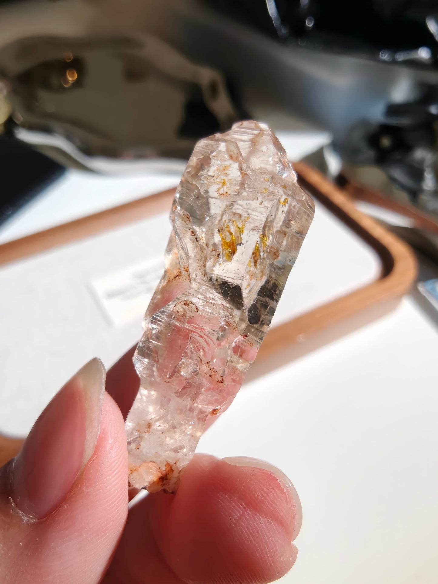 Golden Scepter Red Clay Filled Firefly Skeletal Petroleum Included Quartz UV Reactive with ENHYDROS 紅泥骸骨