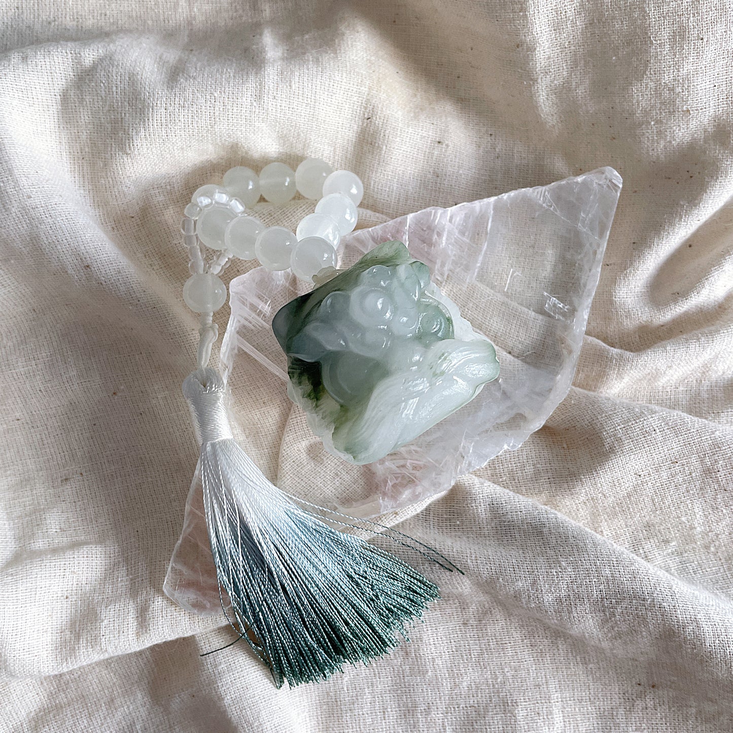 Tianshan Emerald Jade Gelang Kaki Kristal Jade Lion Sculpture 天山翠