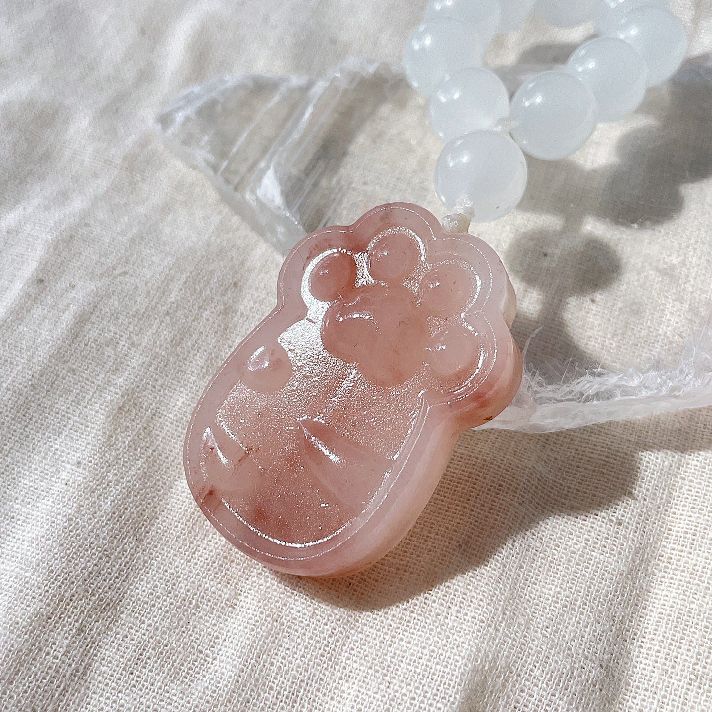 She-Tai Jinsi Jade Cat Paw Sculpture 佘太翠