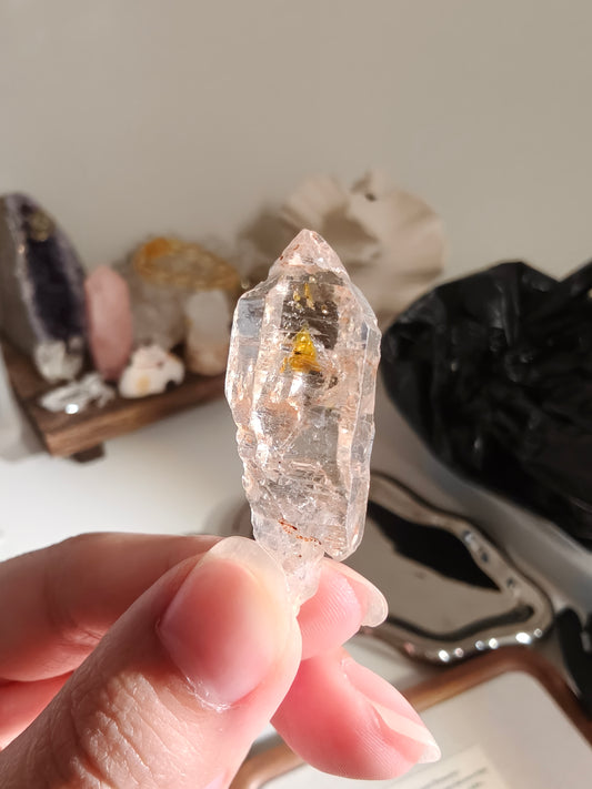 Golden Scepter Red Clay Filled Firefly Skeletal Petroleum Included Quartz UV Reactive with ENHYDROS 紅泥骸骨