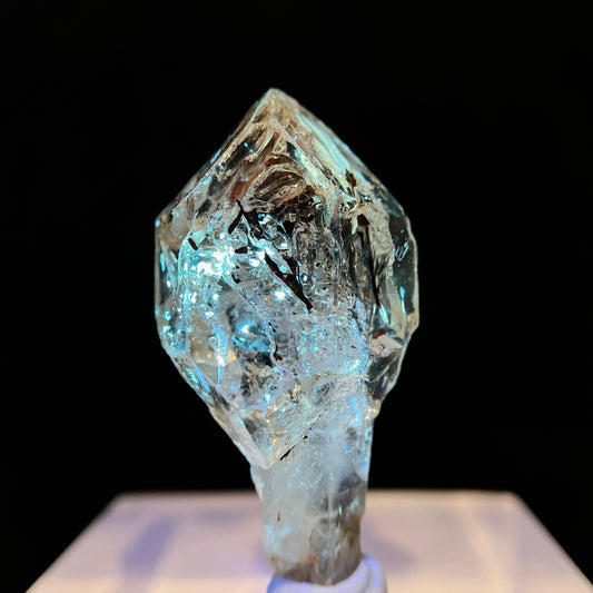 UV Reactive Oil Petroleum Quartz Raw Point