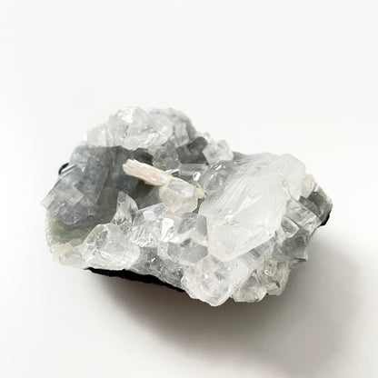 Apophyllite on Stilbite 鑽石魚眼石