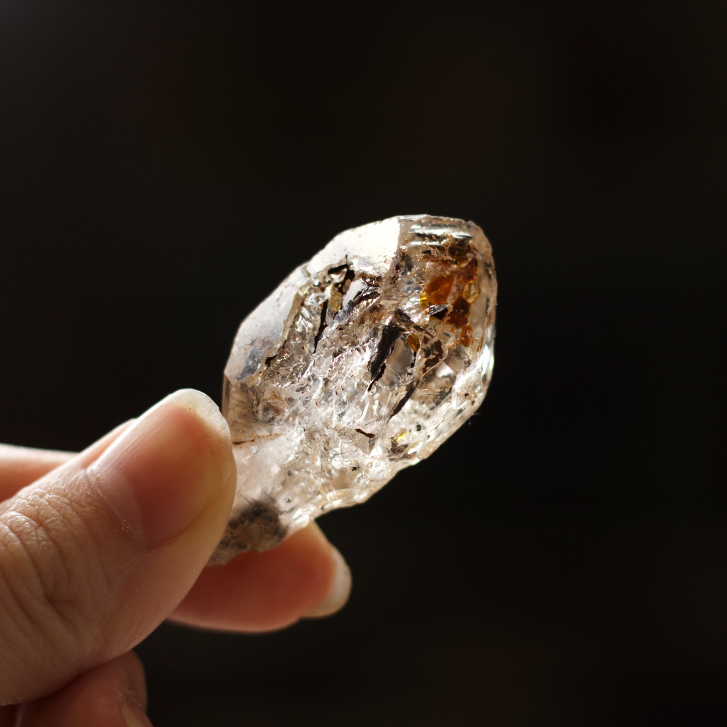 UV Reactive Oil Petroleum Quartz Raw Point