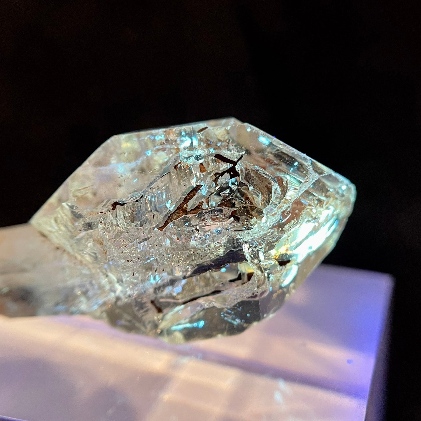 UV Reactive Oil Petroleum Quartz Raw Point