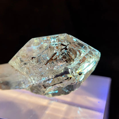 UV Reactive Oil Petroleum Quartz Raw Point