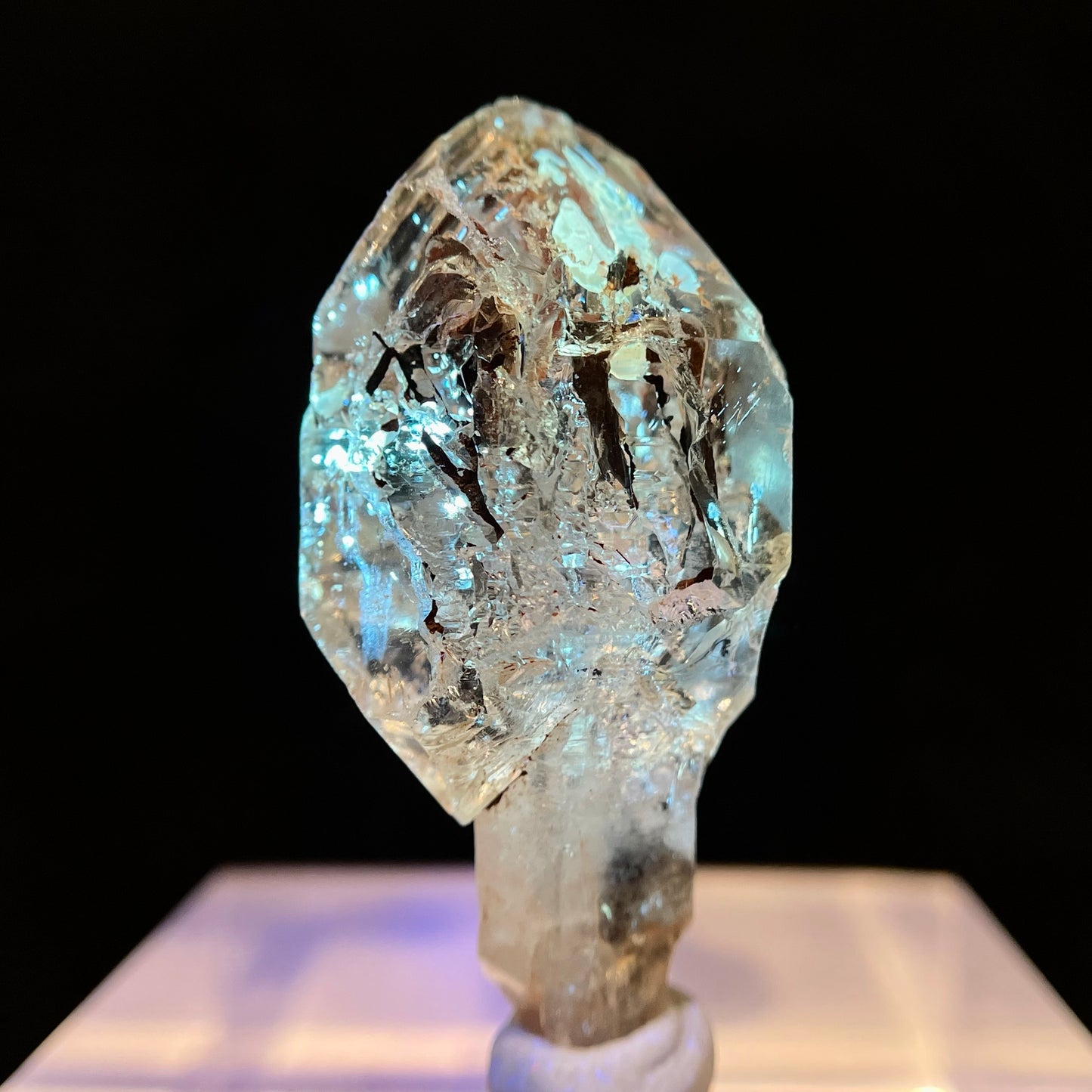 UV Reactive Oil Petroleum Quartz Raw Point
