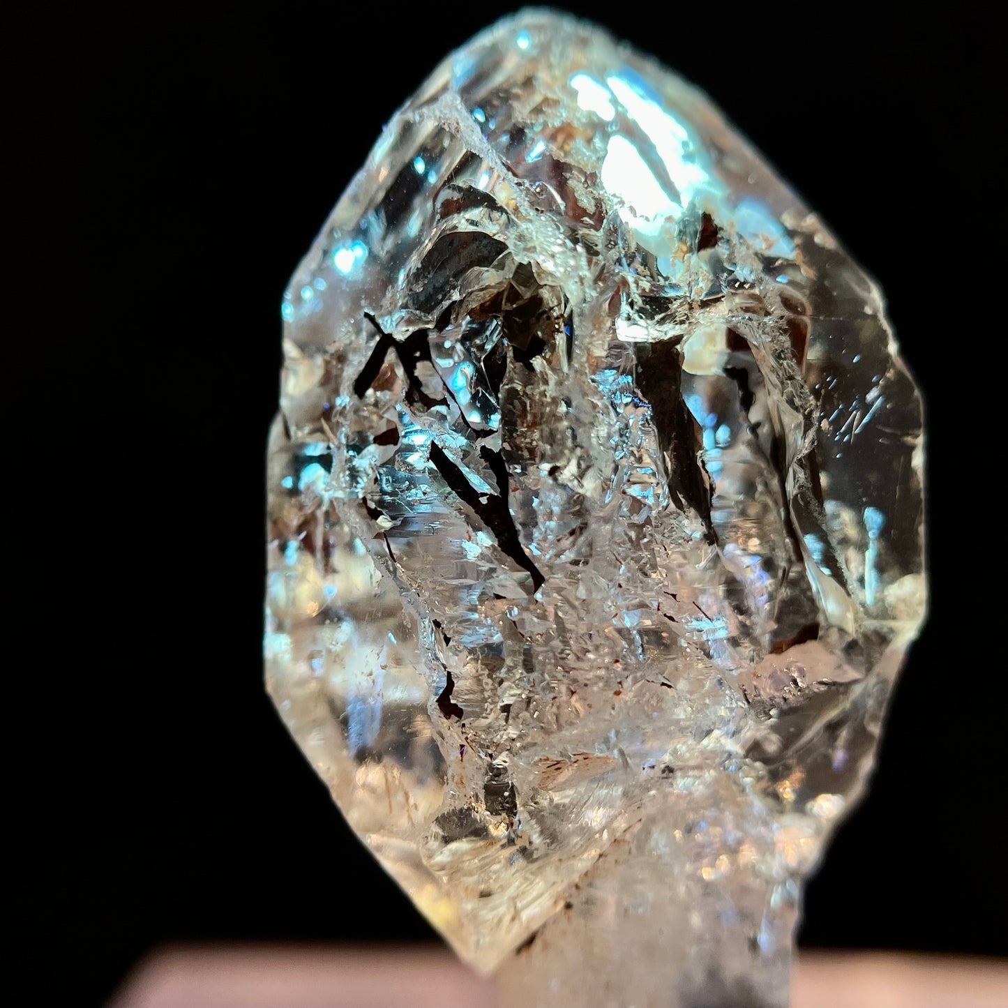 UV Reactive Oil Petroleum Quartz Raw Point