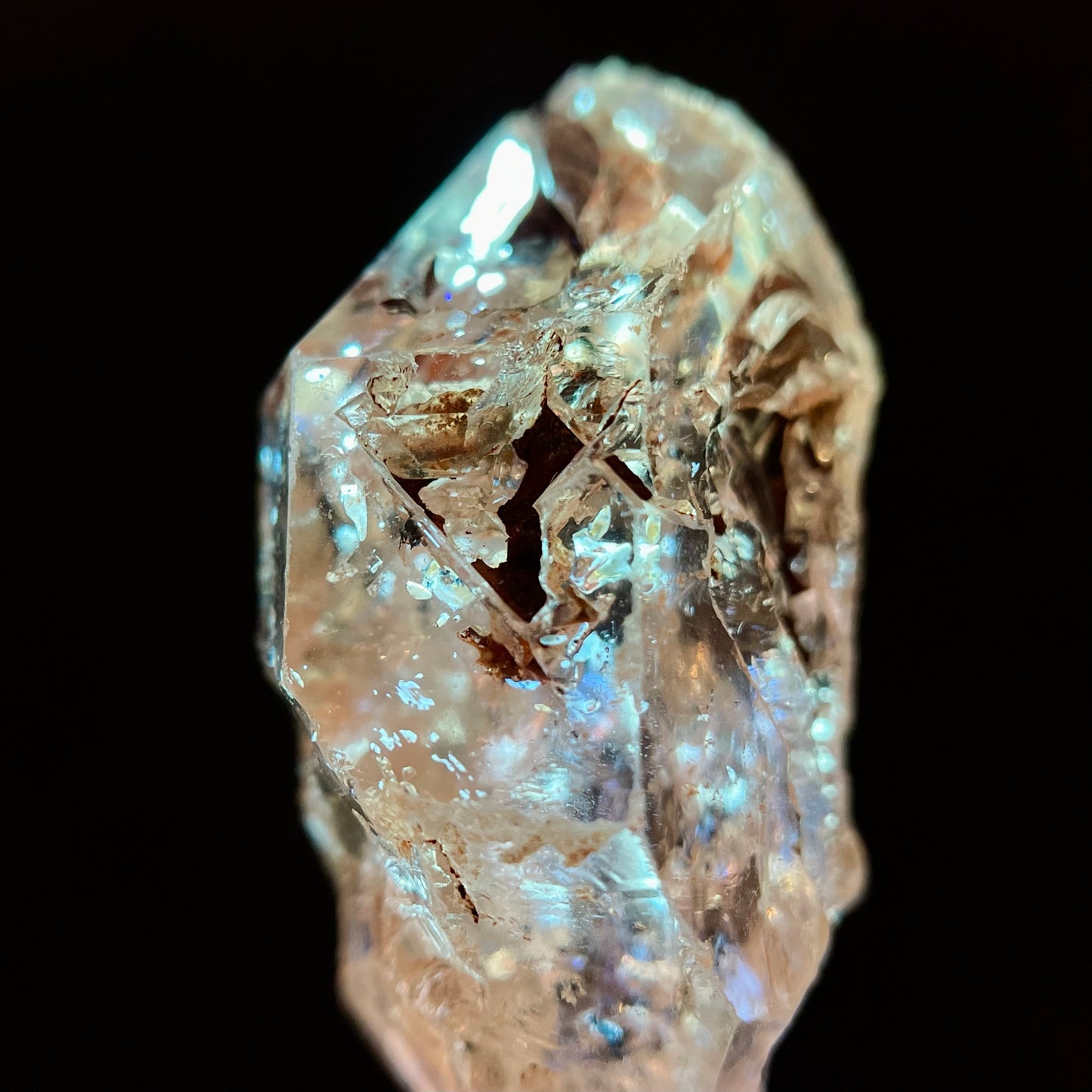 UV Reactive Oil Petroleum Quartz Raw Point