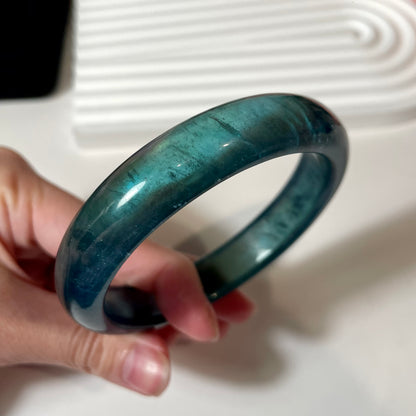 Rare Greenish Aquamarine Bangle with Rainbow Sparkling Starlights